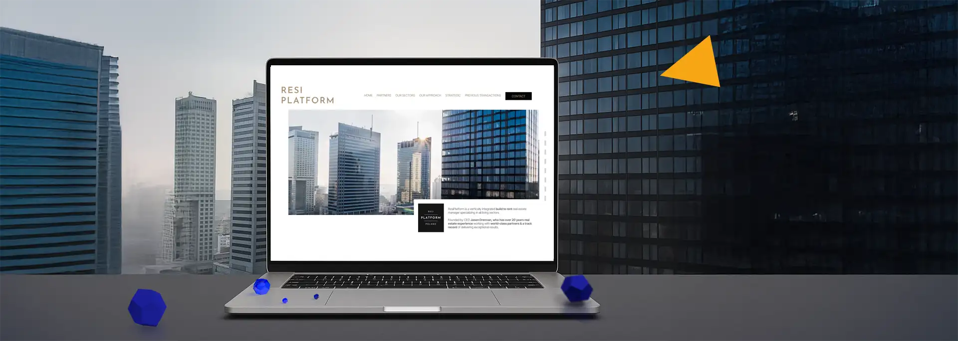 Mockup laptopa prezentującego projekt strony internetowej RESI PLATFORM z widokiem nowoczesnych biurowców na ekranie, umieszczony na tle współczesnych budynków, ukazujący minimalistyczny i profesjonalny design strony.