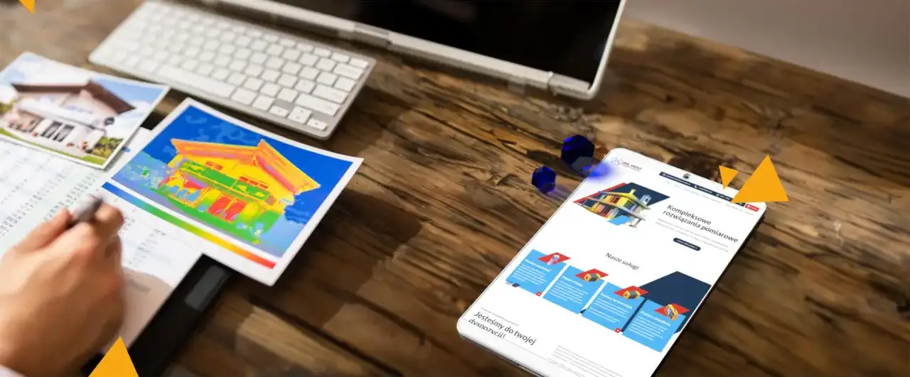 Obrazek przedstawiający biurko z raportem analizy termowizyjnej domu w Warszawie, klawiaturą i wyświetloną stroną internetową firmy oferującej pomiary.