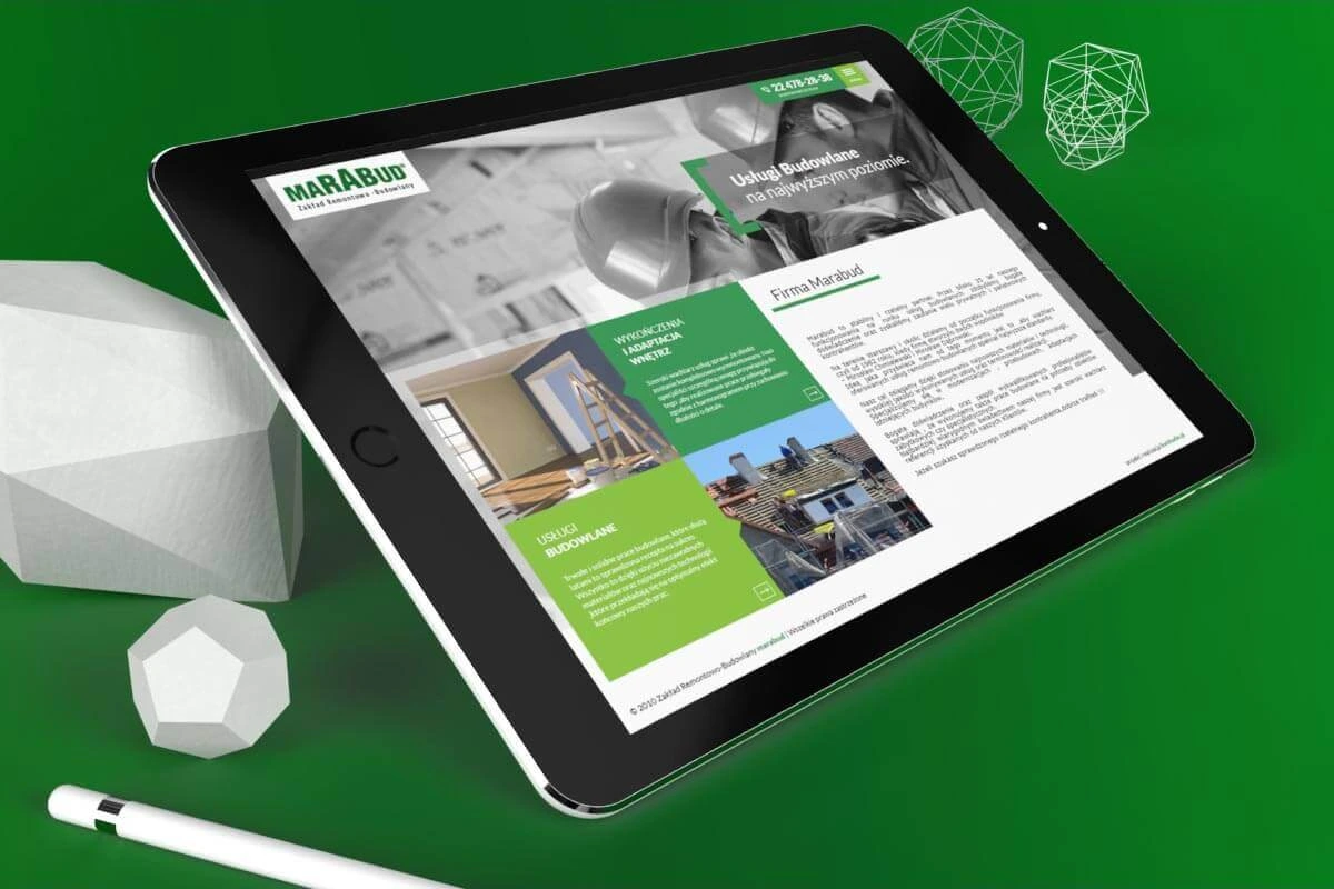 Projekt strony internetowej firmy budowlanej Marabud prezentowany na tablecie, usługi budowlane i wykończeniowe”